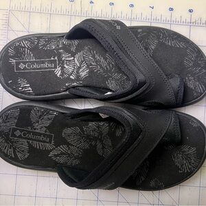 Women’s Columbia Black Leaf Pattern Sandals size 7